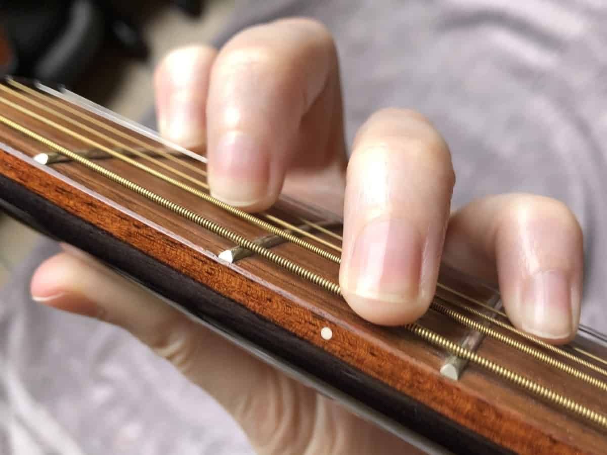 does-ukulele-hurt-your-fingers-yes-but-guitar-is-way-worse